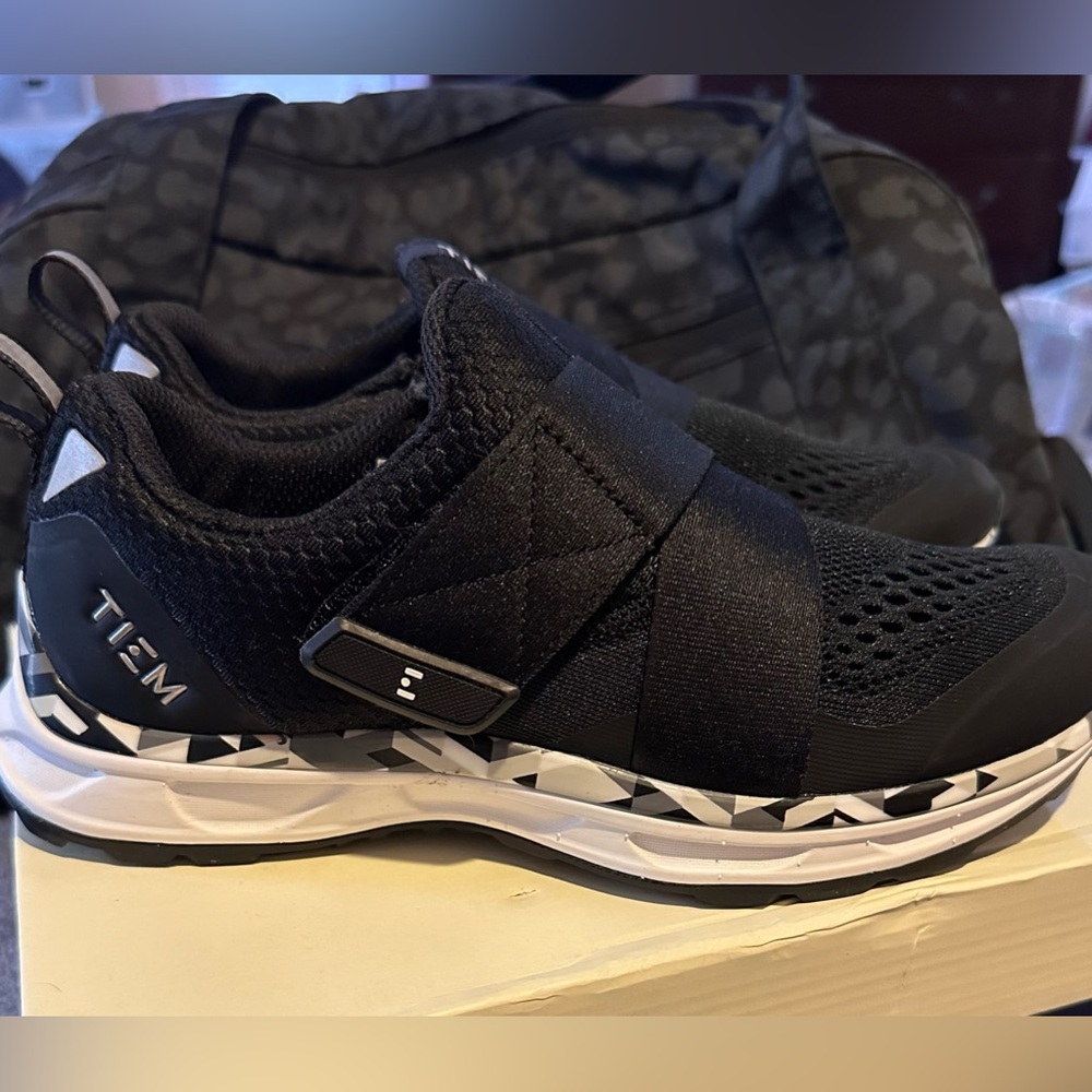 TIEM Slipstream - Black Geometric SPD Clip Cycling Shoes Women’s size 7
